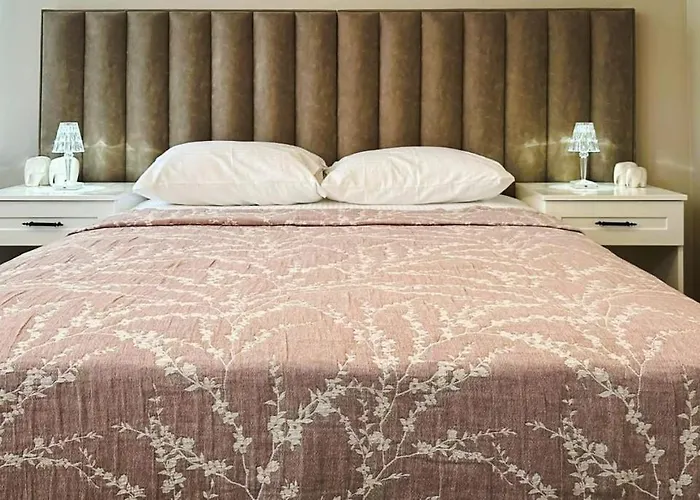 Hi Ivy Bueyuekada * Adalar