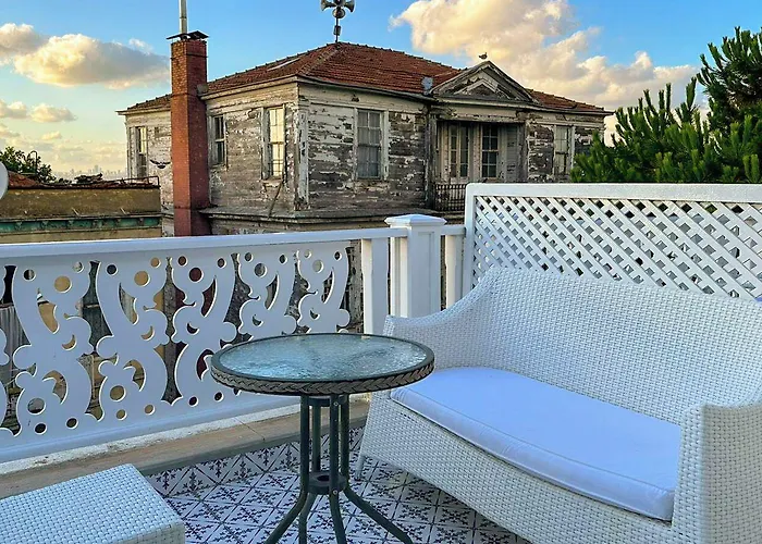 Hi Ivy Bueyuekada Hotel *